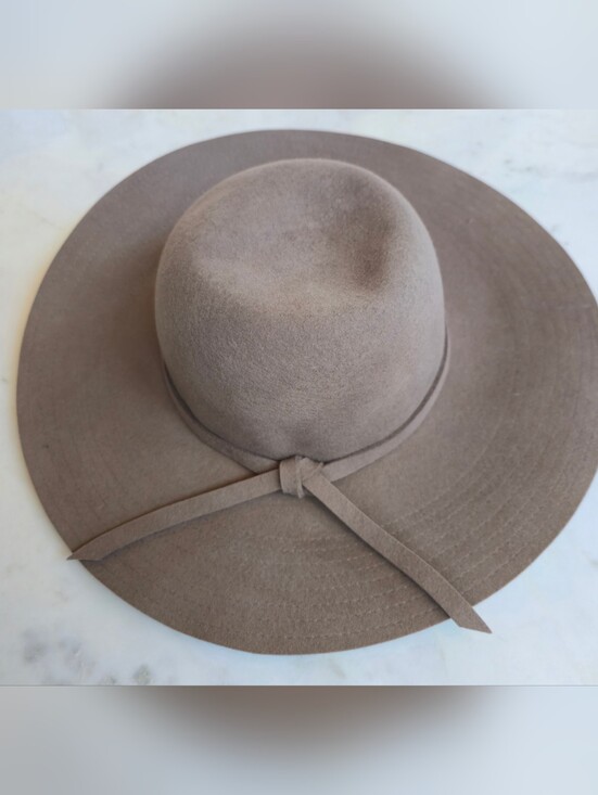 Accessories - 100% Wool Hat In Taupe O/S